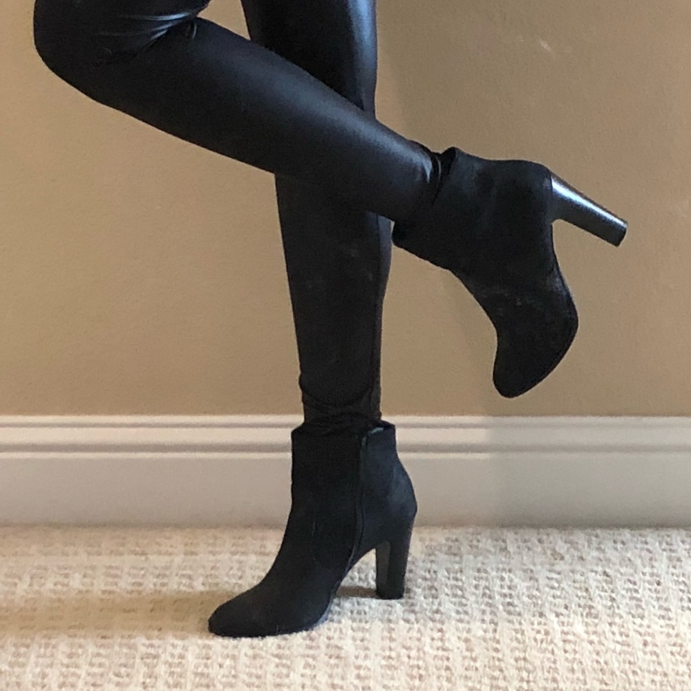 Black heeled boots - cute!